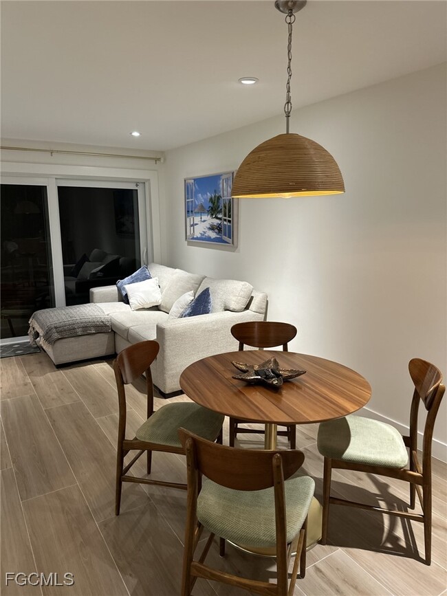 Building Photo - 72 7th St S