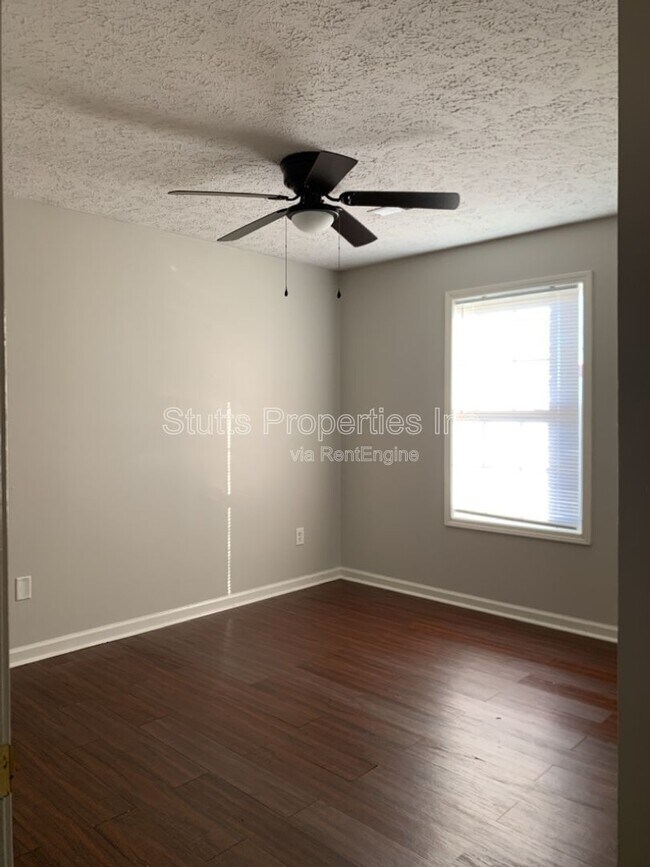 Building Photo - 404 Jackson Ave