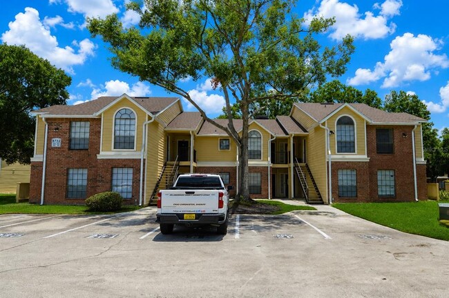 Building Photo - 8722 Mallard Reserve Dr