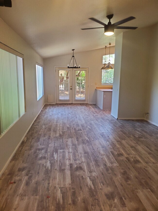 Building Photo - 4750 E Angela Dr