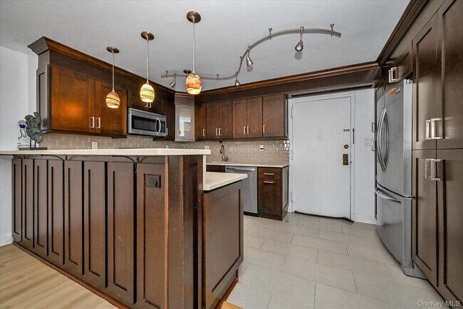 Building Photo - 725 Miller Ave