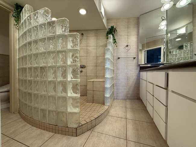 Building Photo - Mostly Furnished 2BR/2BA Condo