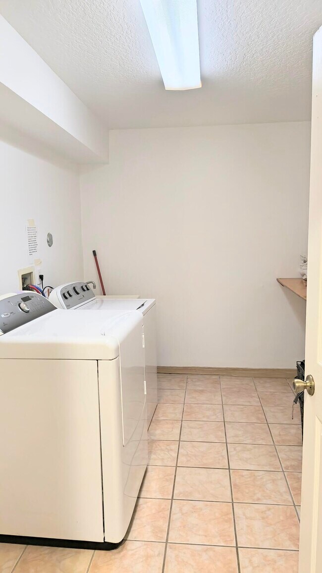 Building Photo - 1236 Block Island Rd