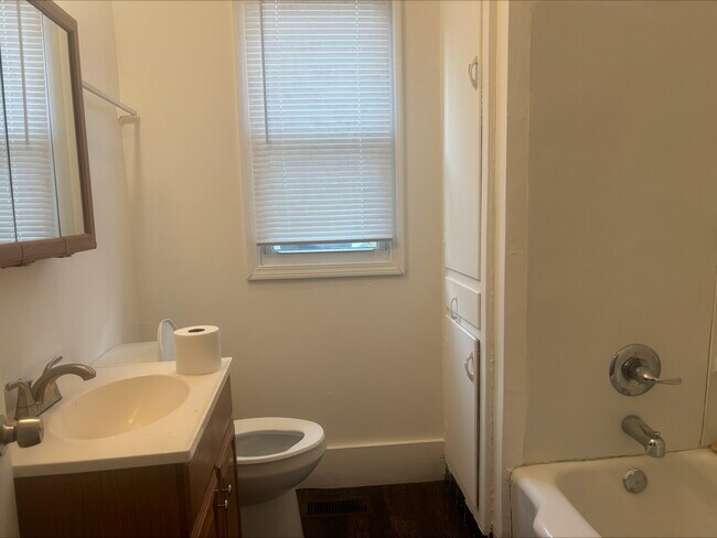 Building Photo - 714 S 42nd St