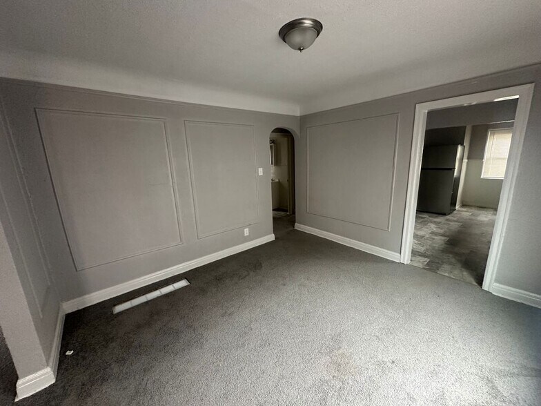 Building Photo - 15862 Stansbury Ave