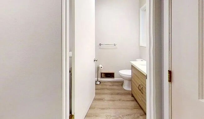 Building Photo - Charming Bothell Condo in a Fantastic Location! (Lower rent for 8 of 12 months