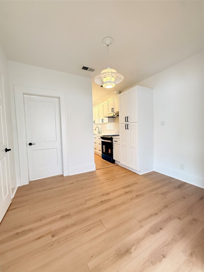 Building Photo - 1201 W Gray St