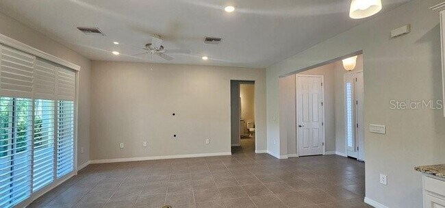 Building Photo - 7416 S Moss Rose