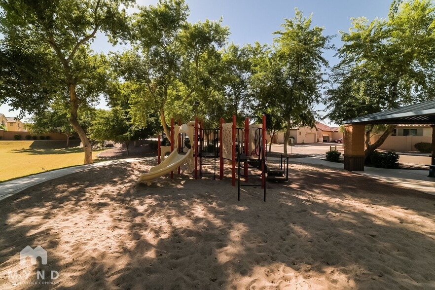 Building Photo - 2566 E Boston St