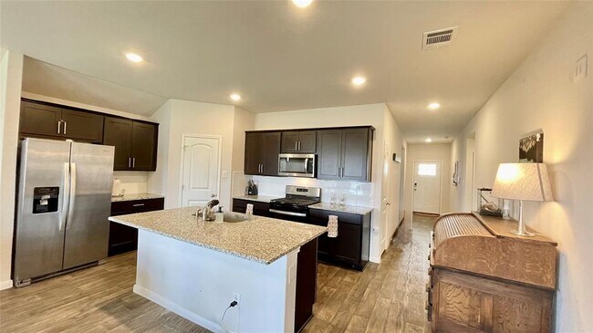 Building Photo - 156 Medinah Ln