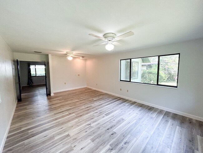 Building Photo - 1824 SW 35th Ave