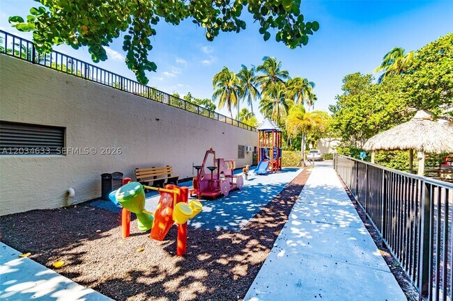 Building Photo - 151 Crandon Blvd