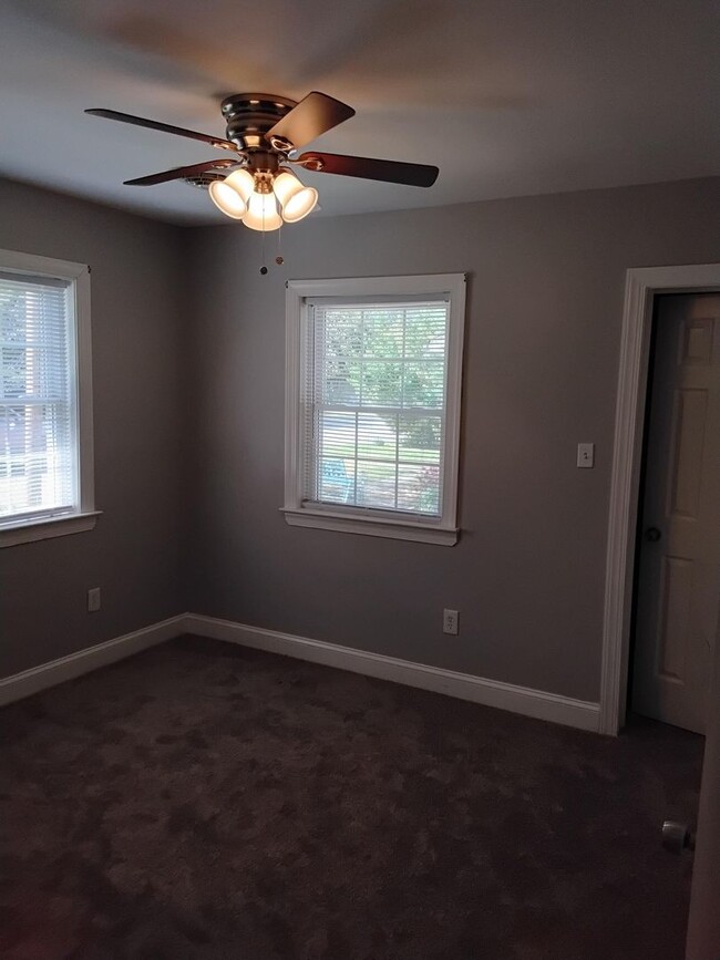 Building Photo - Charming 3-Bedroom Home with Fresh Updates...