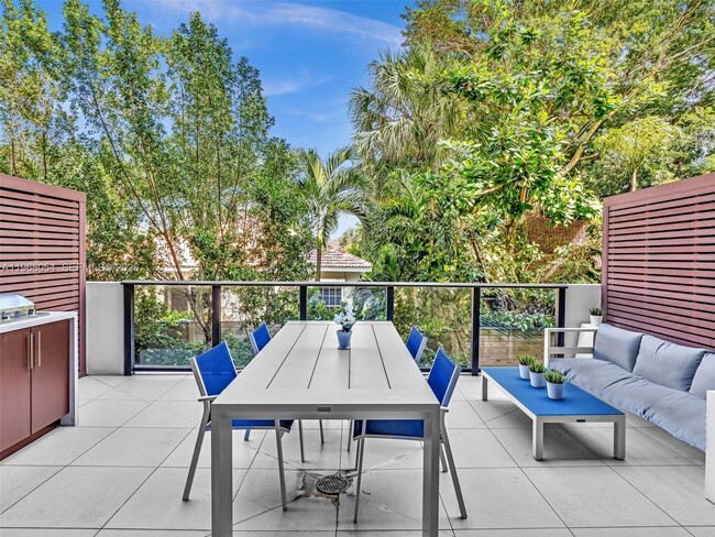 Building Photo - 3040 N Ocean Blvd