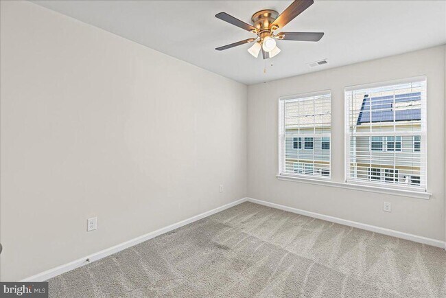 Building Photo - 9 Venice Ln