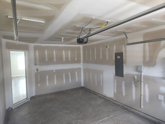 Building Photo - 405 Eclipse Ln