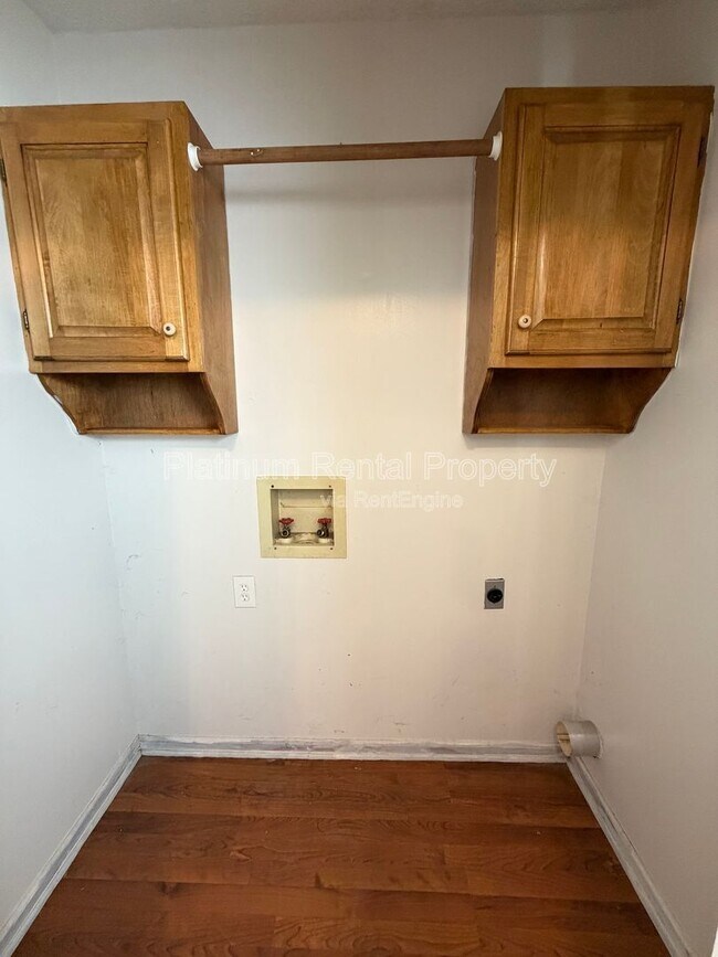 Building Photo - 240 Carter Rd