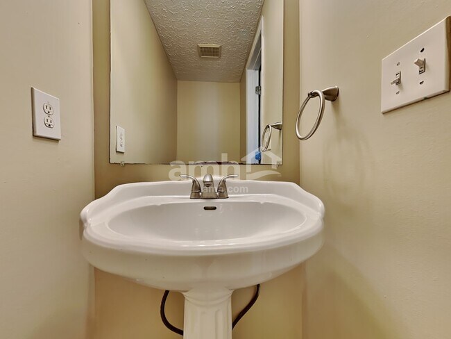 Building Photo - 5095 Algean Dr