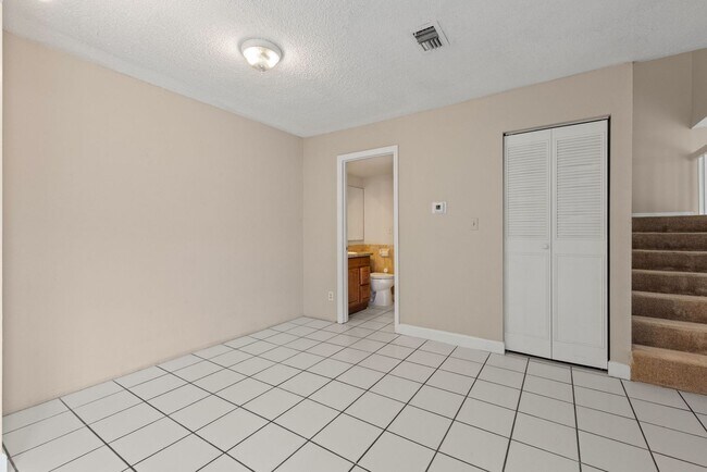 Building Photo - Parkwoods 1706-4