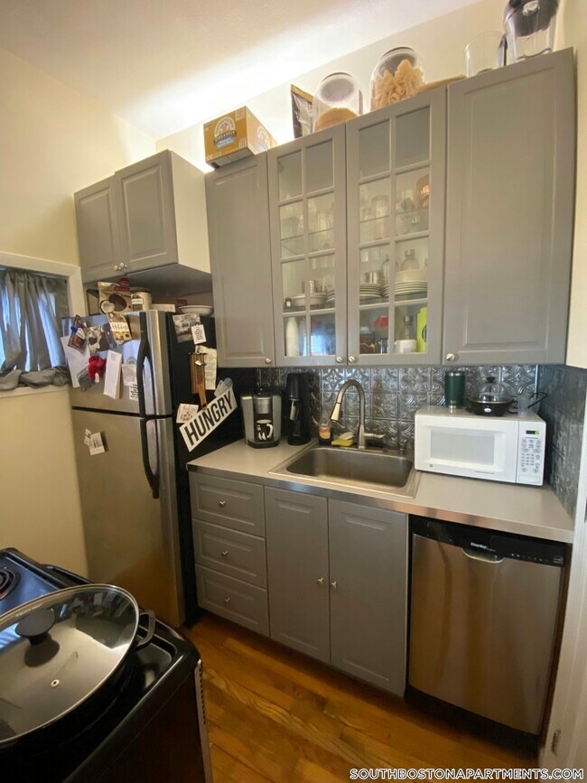Building Photo - 606 Dorchester Ave