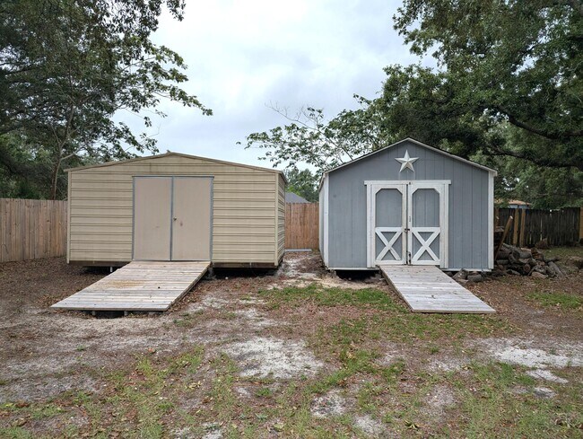 Building Photo - 8717 Sand Pine Dr