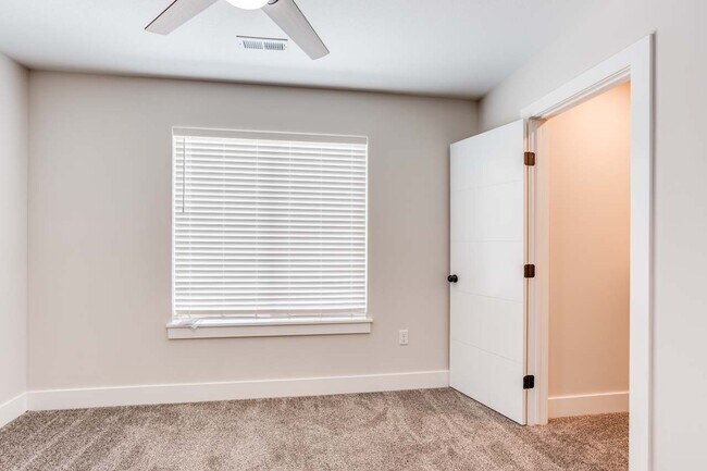 Building Photo - 8541 W 37th St N