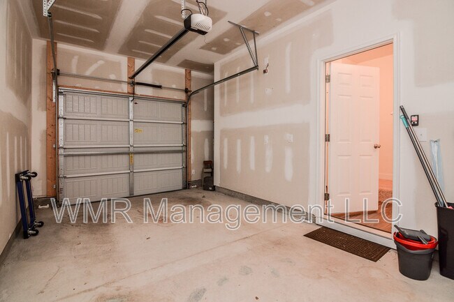 Building Photo - 145 Noble Deer Way