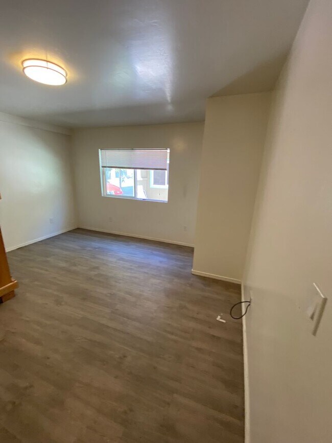 Building Photo - 6647 Del Playa Dr