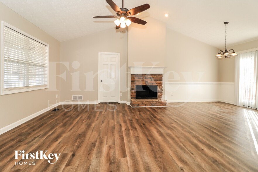 Building Photo - 333 Fairview Oak Pl