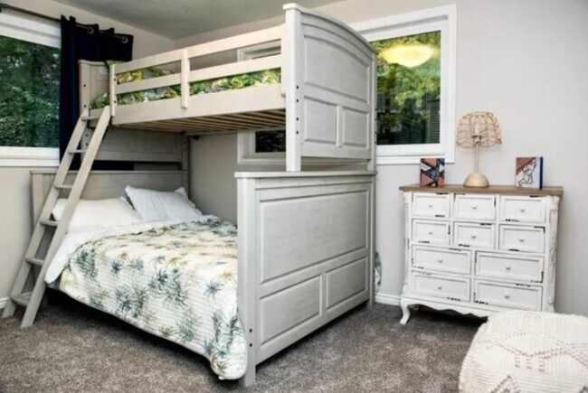 Building Photo - 1945 S 2600 E