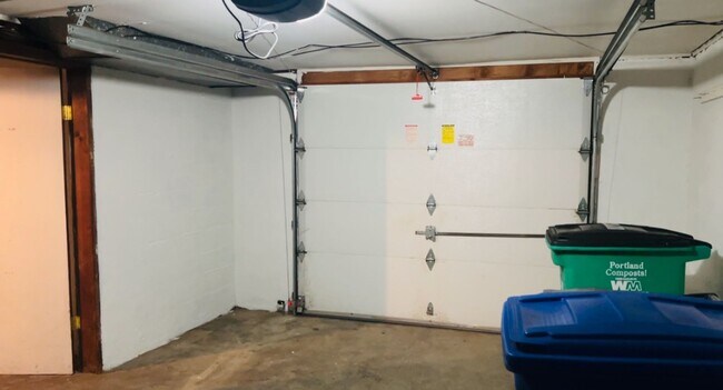 Building Photo - Great One Bedroom Unit Located In Multnoma...