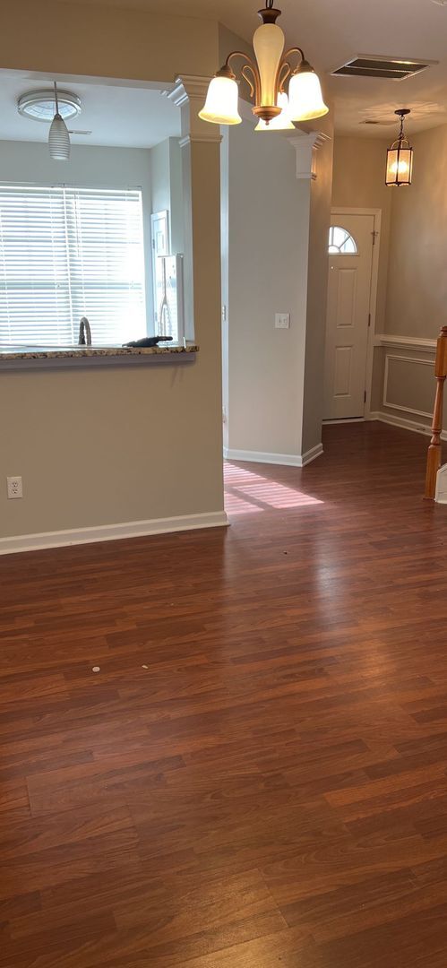 Building Photo - Must See Townhouse! Tons of Living Space! ...