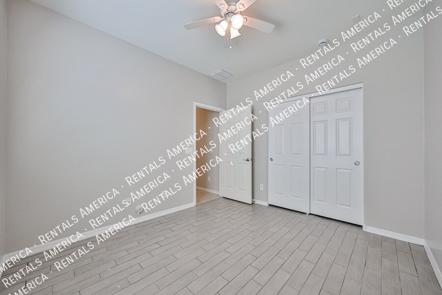 Building Photo - 15573 W Laurel Ln