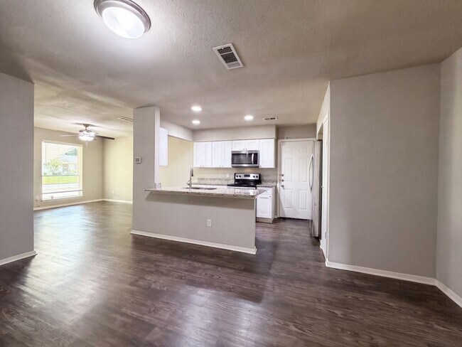 Building Photo - 330 E Coral Way