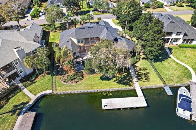 Building Photo - Stunning Lagoon Residence!