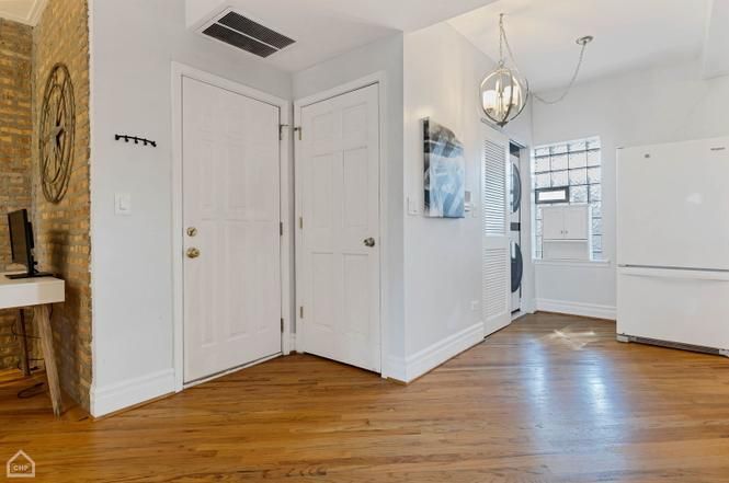 Building Photo - 2755 W Melrose St