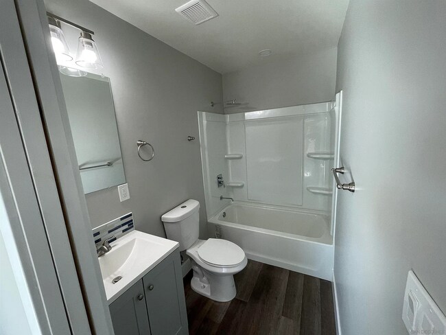 Bathroom 3 with Tub - 3410 Chamoune Ave