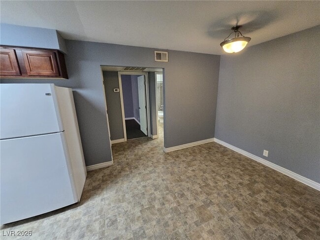 Building Photo - 5060 Indian River Dr