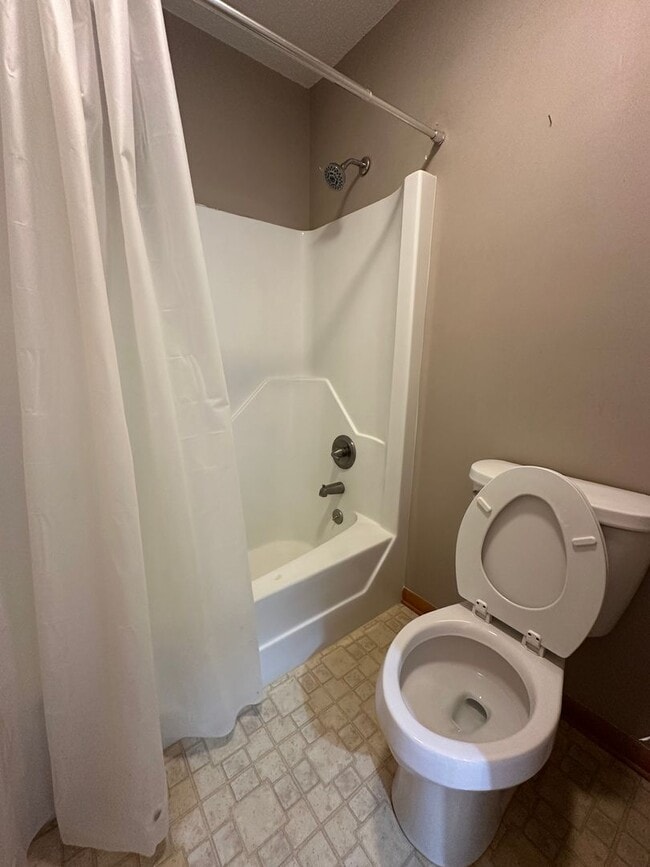 Building Photo - Furnished Townhome with Water Views and Boat Slip!