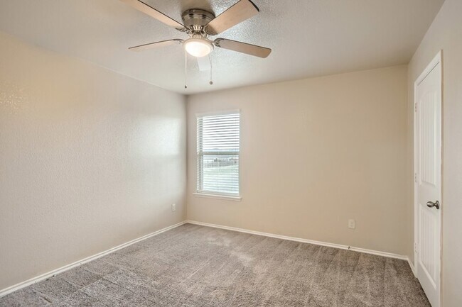 Building Photo - 207 Gallop Court, Waxahachie, TX, 75165