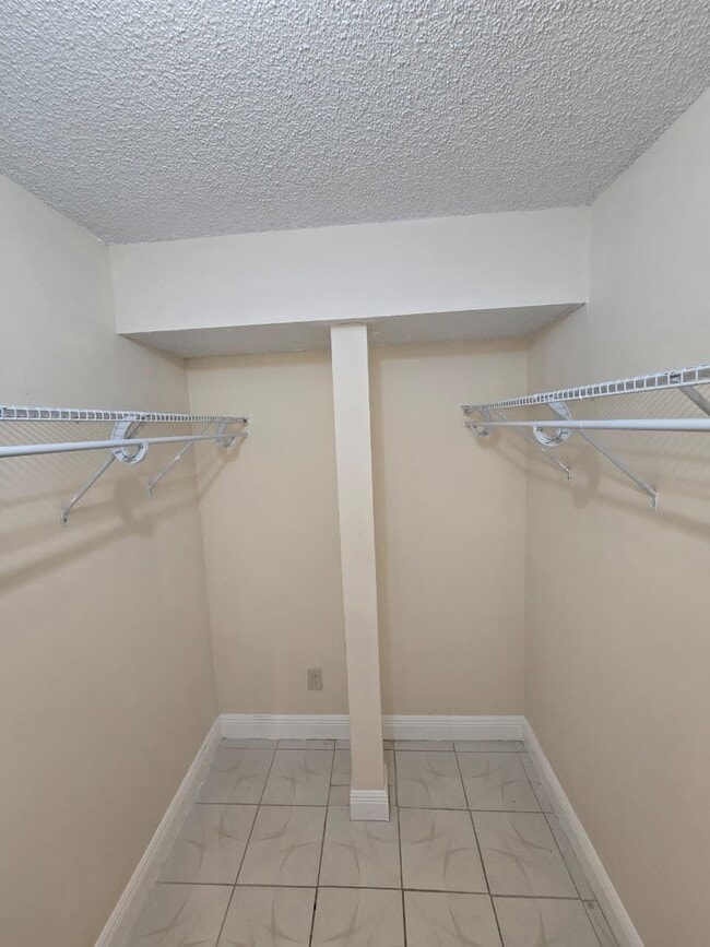 Building Photo - 4304 NW 9th Ave