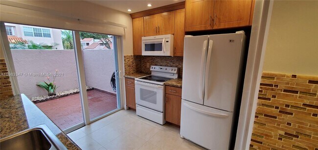 Building Photo - 6518 SW 129th Ave