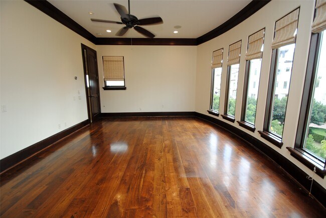 Building Photo - 302 Calle Sevilla Pl