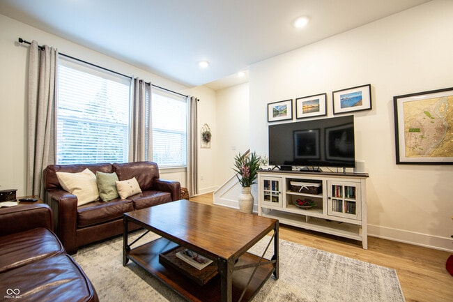 Building Photo - 743 Bates St