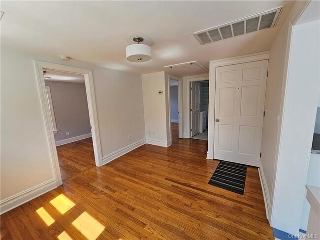 Building Photo - 95 NY-59