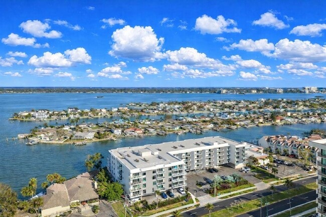 Building Photo - 415 Island Way