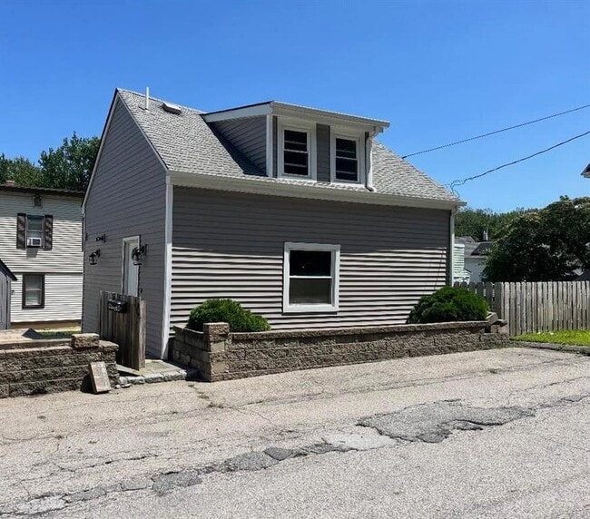 Building Photo - 16 Hedley Ave