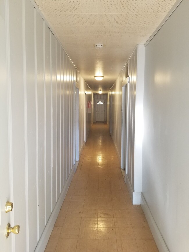Building Photo - Updated Studio Apartment in Shasta Lake