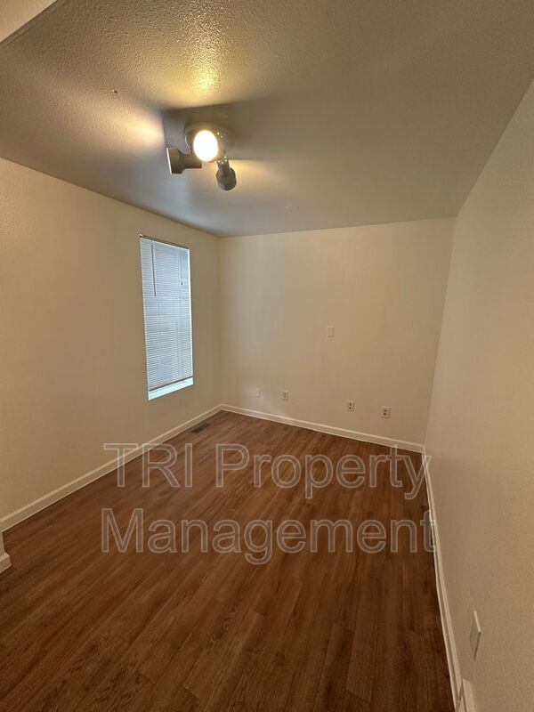 Building Photo - 1522 9th Ave