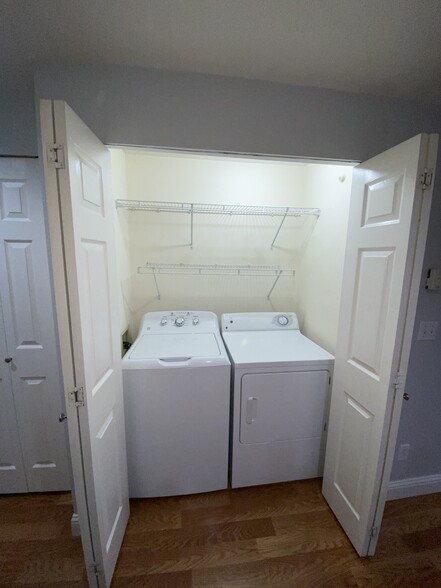 Laundry - 15805 Waynita Way NE